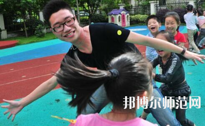 廣西2020年男生讀幼師學校學什么好